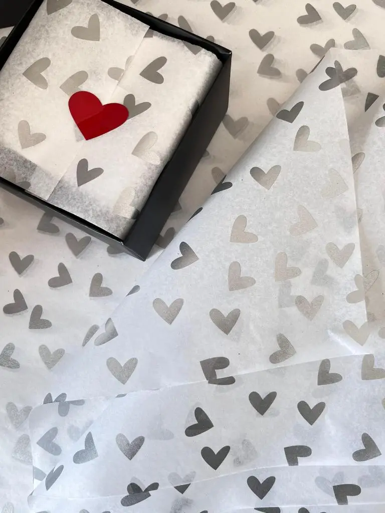 Gümüş Kalp Desenli Pelur Kağıdı/Beyaz Pelur50x70 cm 10’lu